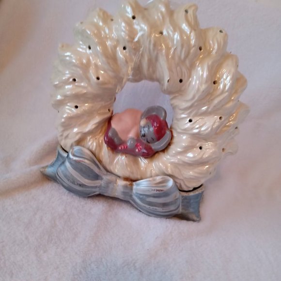 RARE Vintage Ceramic Christmas Wreath With Sleeping Mouse - Picture 6 of 7